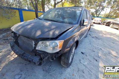 Photo of 2014 Chrysler Town & Country