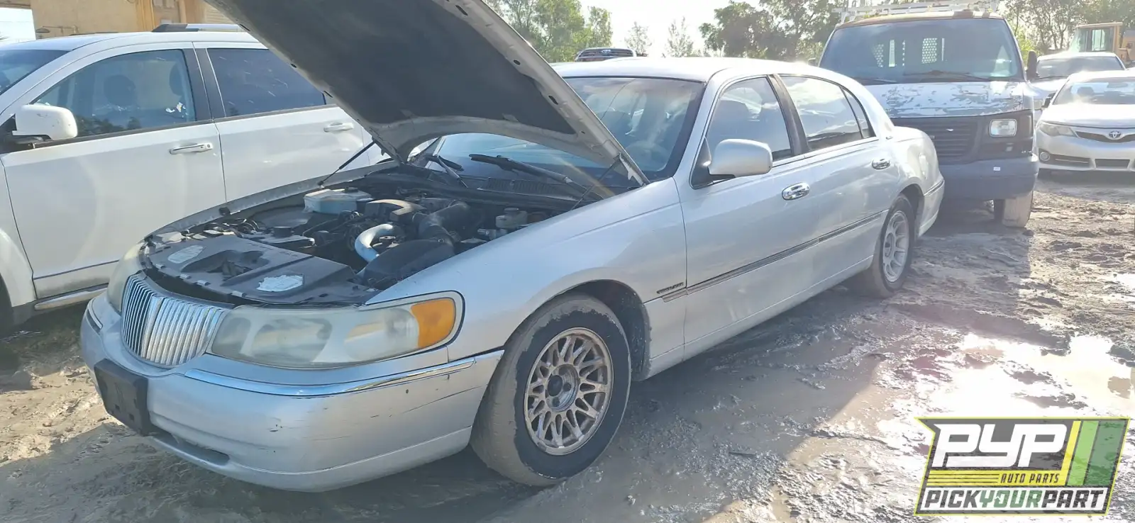 Photo of 1998 Lincoln Town Car