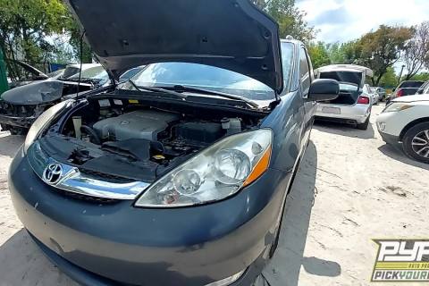 Photo of 2008 Toyota Sienna