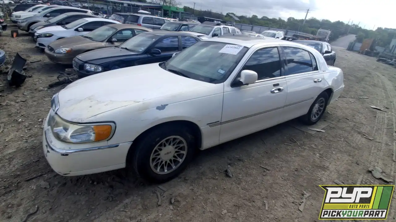 Photo of 2002 Lincoln Town Car