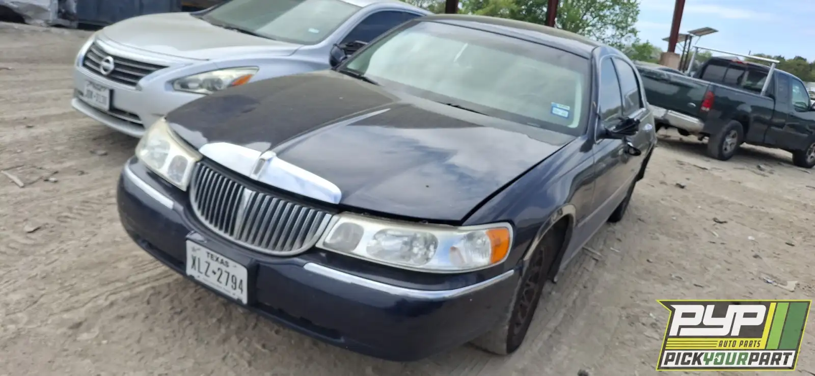Photo of 1999 Lincoln Town Car