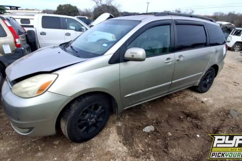 Photo of 2005 Toyota Sienna