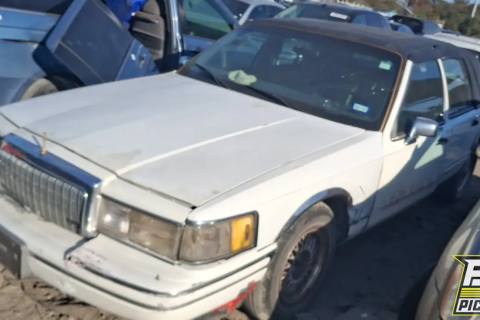 Photo of 1994 Lincoln Town Car