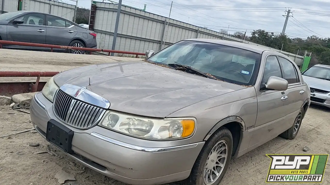 Photo of 2002 Lincoln Town Car