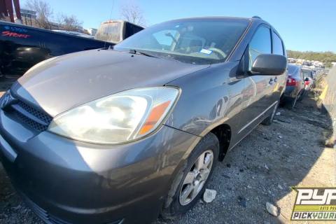 Photo of 2004 Toyota Sienna