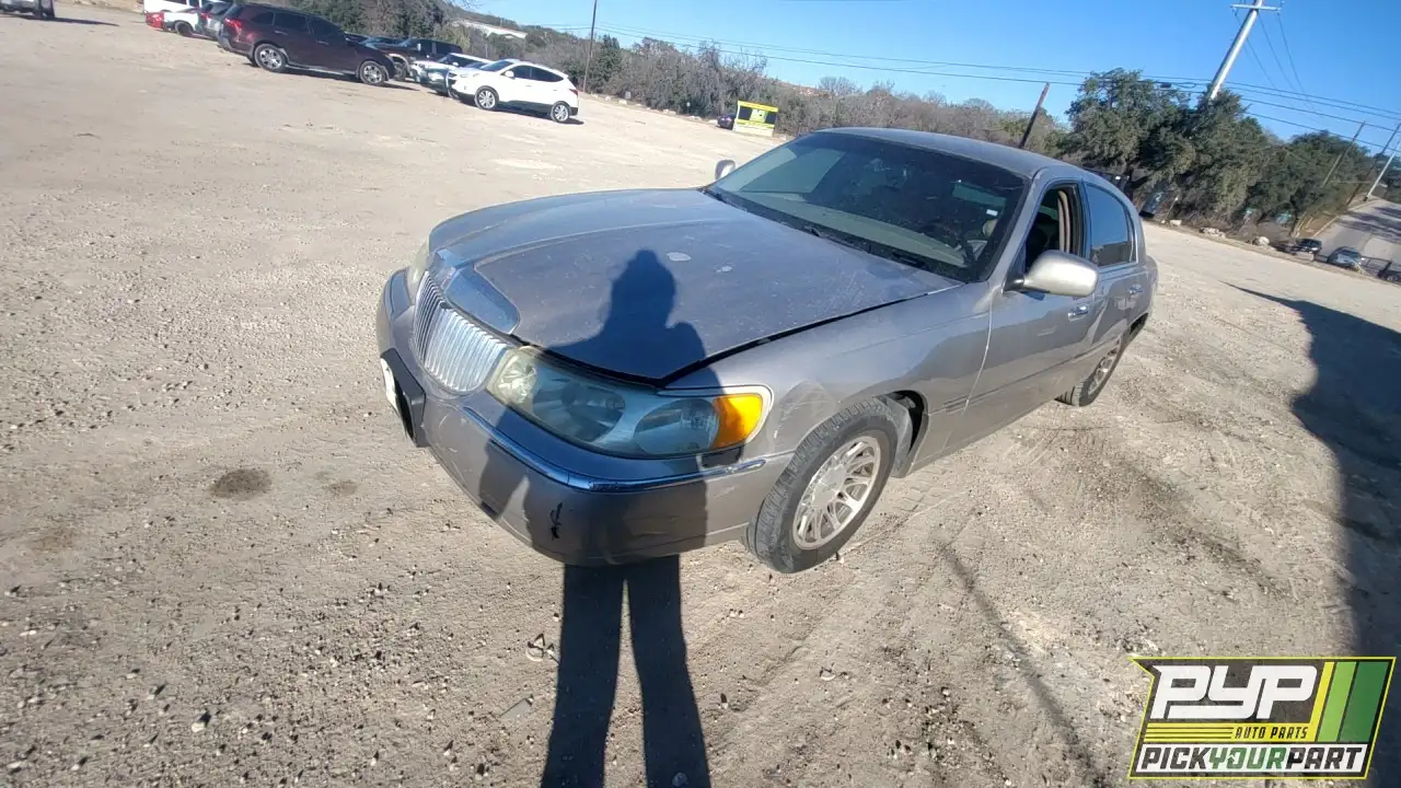 Photo of 2002 Lincoln Town Car