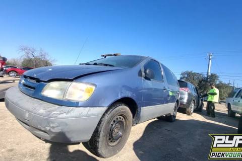 Photo of 2003 Toyota Sienna