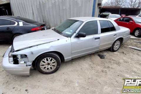 Photo of 2004 Ford Crown Victoria