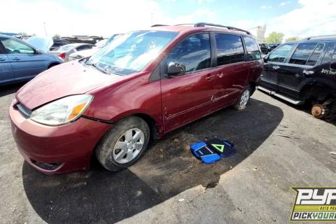 Photo of 2004 Toyota Sienna