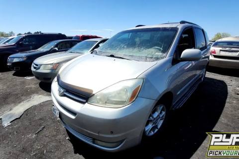 Photo of 2004 Toyota Sienna