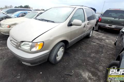 Photo of 2002 Toyota Sienna