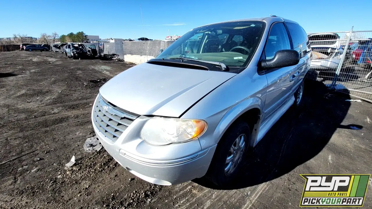 Photo of 2005 Chrysler Town & Country