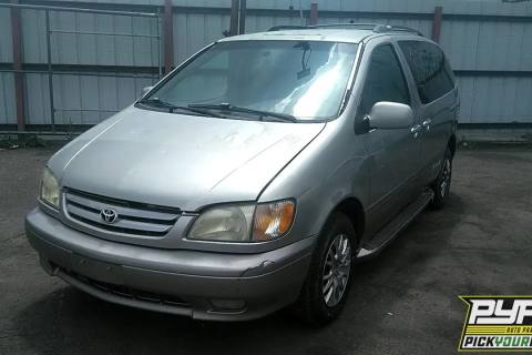 Photo of 2001 Toyota Sienna