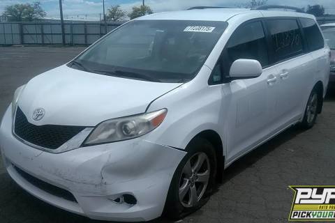 Photo of 2014 Toyota Sienna
