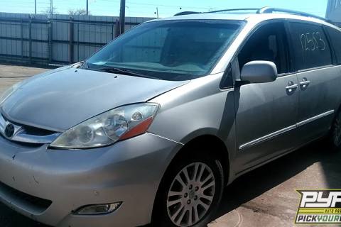 Photo of 2008 Toyota Sienna