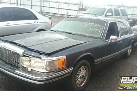 Photo of 1993 Lincoln Town Car