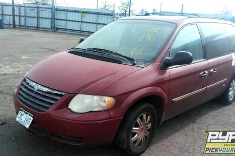 Photo of 2005 Chrysler Town & Country