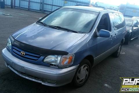 Photo of 2001 Toyota Sienna