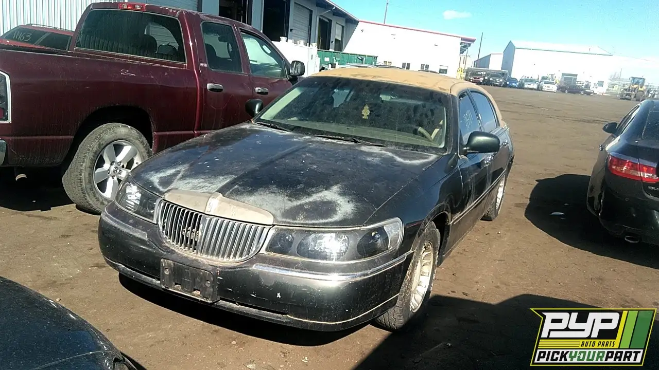 Photo of 2000 Lincoln Town Car