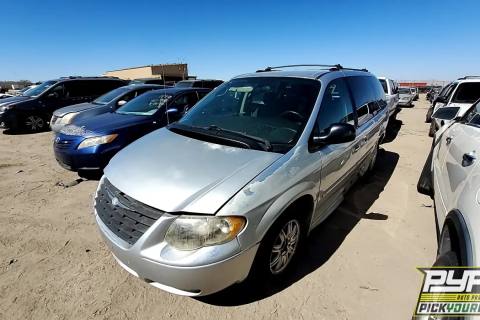 Photo of 2005 Chrysler Town & Country