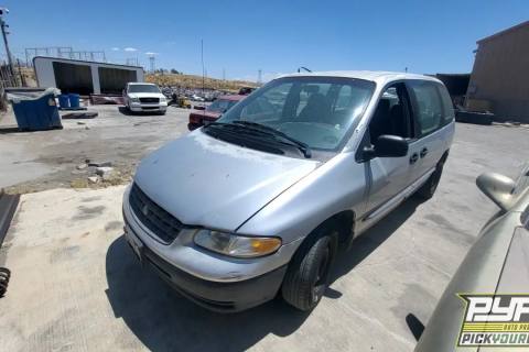 Photo of 2000 Chrysler Voyager