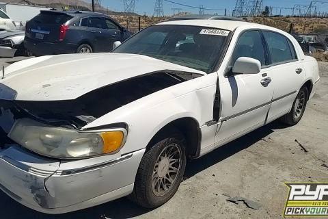 Photo of 2001 Lincoln Town Car