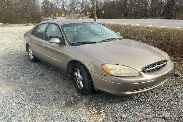 Photo of 2002 Ford Taurus