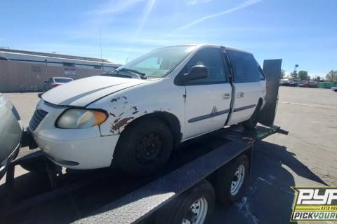 Photo of 2004 Chrysler Town & Country