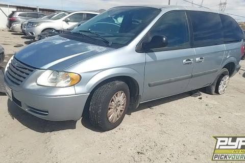 Photo of 2005 Chrysler Town & Country