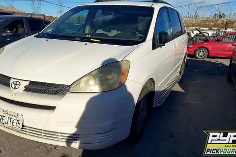 Photo of 2004 Toyota Sienna