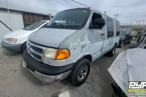 Photo of 2002 Dodge Ram 1500 Van