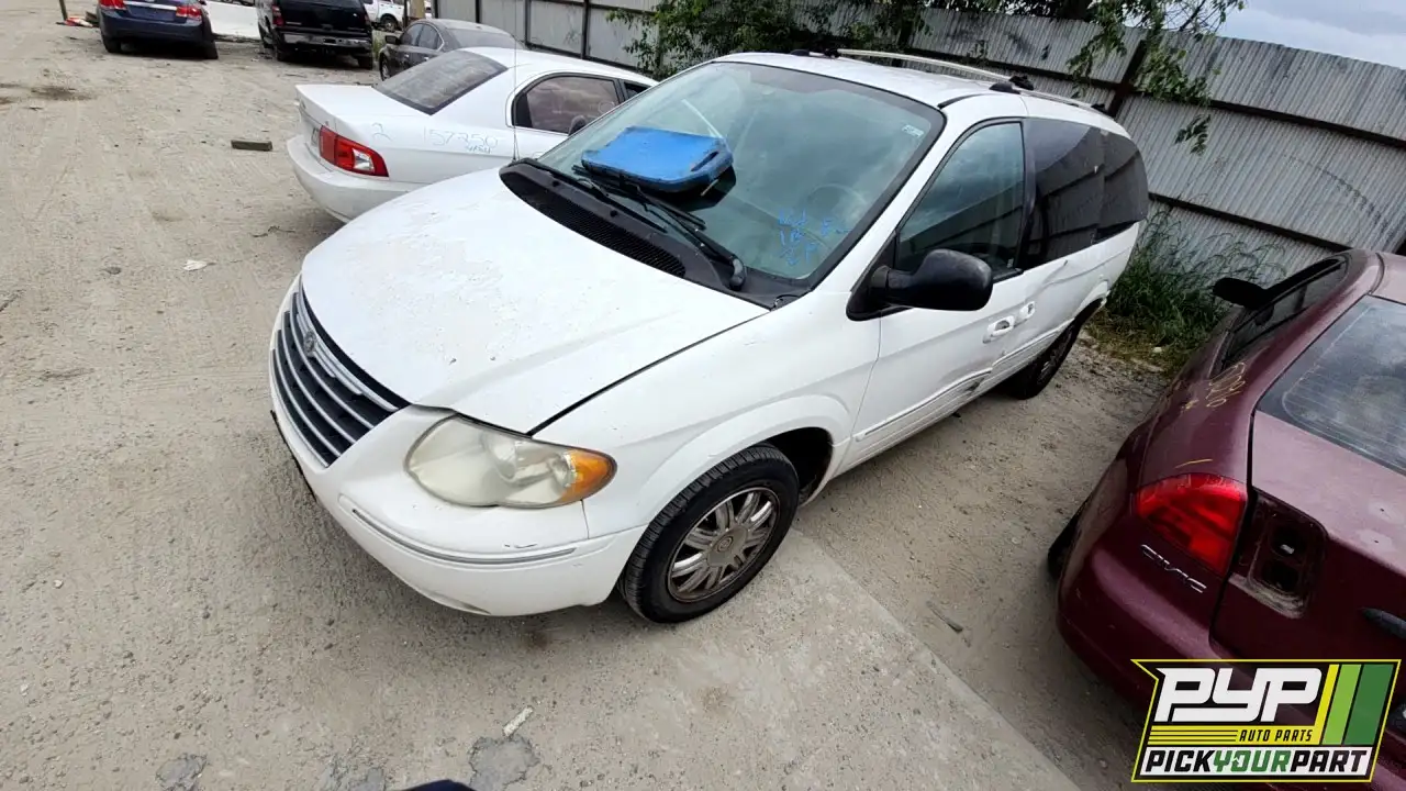 Photo of 2005 Chrysler Town & Country