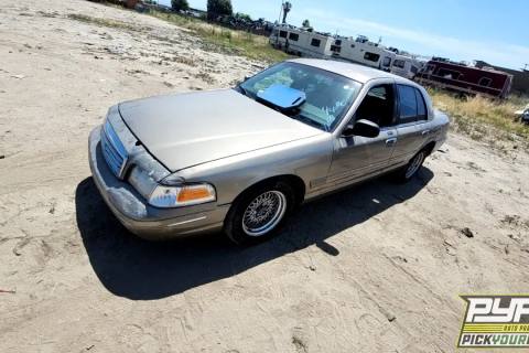 Photo of 2002 Ford Crown Victoria
