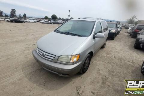 Photo of 2003 Toyota Sienna