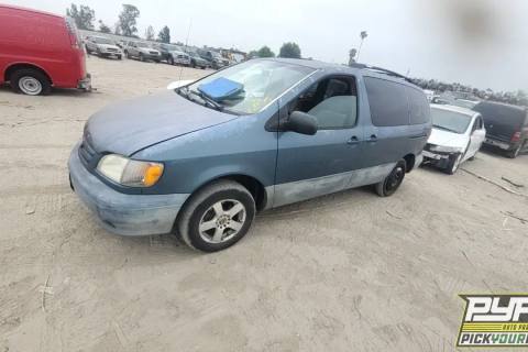 Photo of 2002 Toyota Sienna