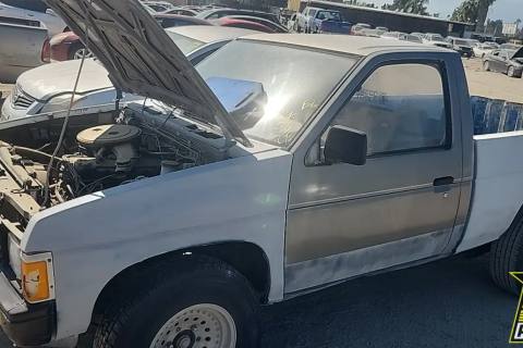 Photo of 1986 Nissan Truck