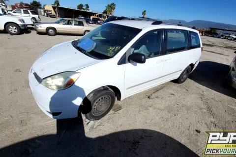 Photo of 2004 Toyota Sienna