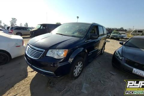 Photo of 2015 Chrysler Town & Country