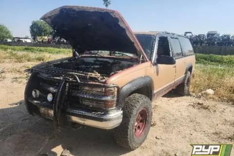 Photo of 1999 Chevrolet K2500 Suburban