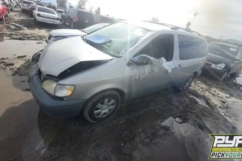 Photo of 2003 Toyota Sienna