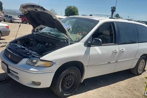 Photo of 1997 Chrysler Town & Country