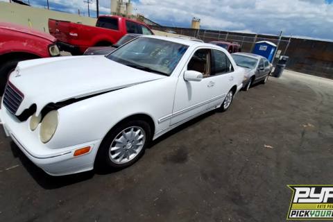 Photo of 2000 Mercedes-Benz E320