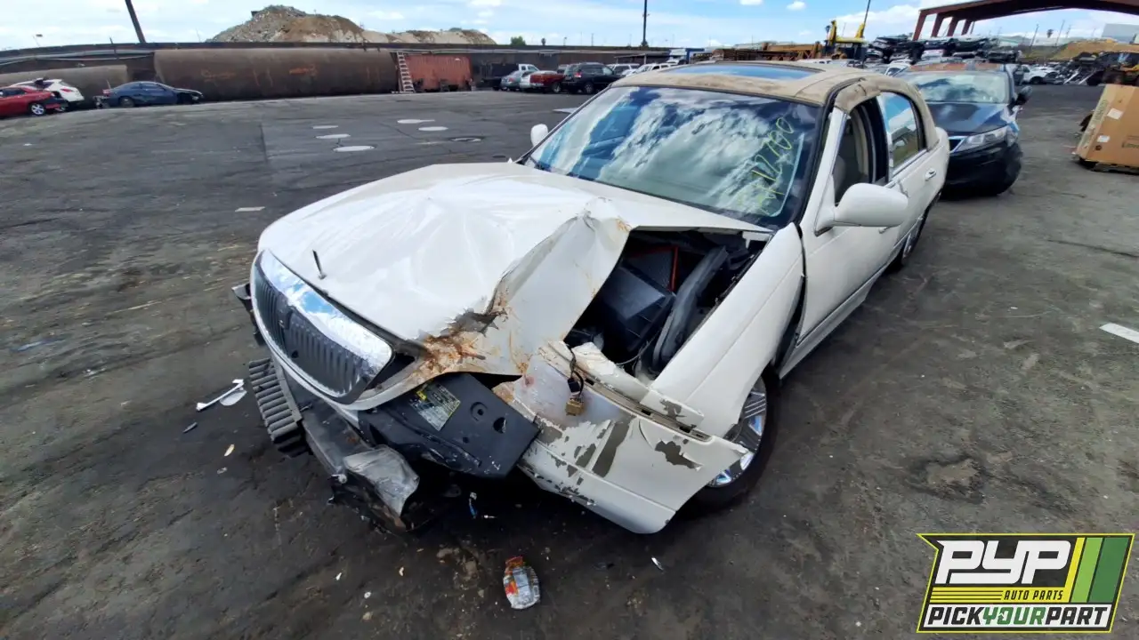 Photo of 2003 Lincoln Town Car