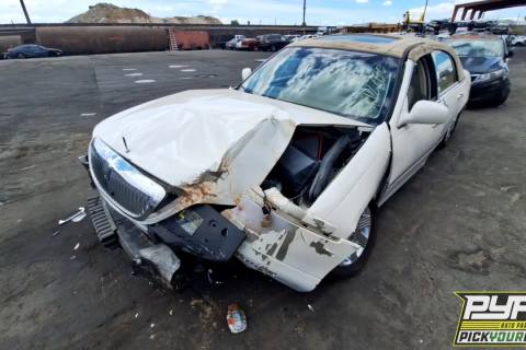 Photo of 2003 Lincoln Town Car