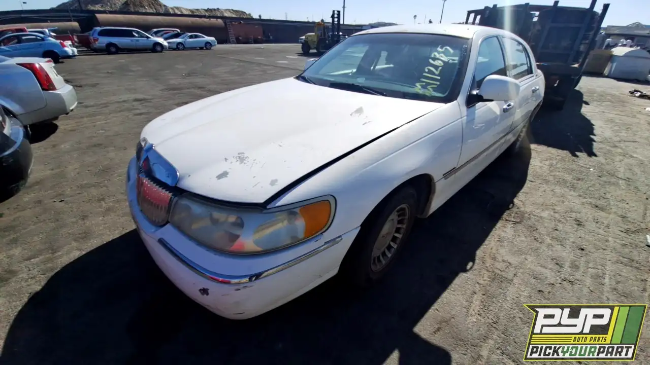 Photo of 2001 Lincoln Town Car