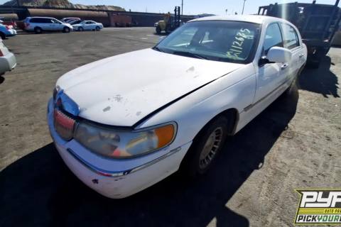 Photo of 2001 Lincoln Town Car