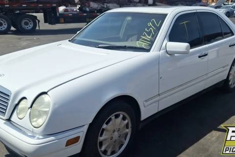 Photo of 1999 Mercedes-Benz E320