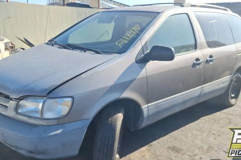 Photo of 1998 Toyota Sienna