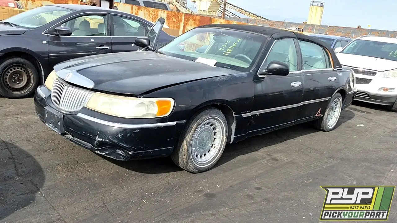 Photo of 2001 Lincoln Town Car