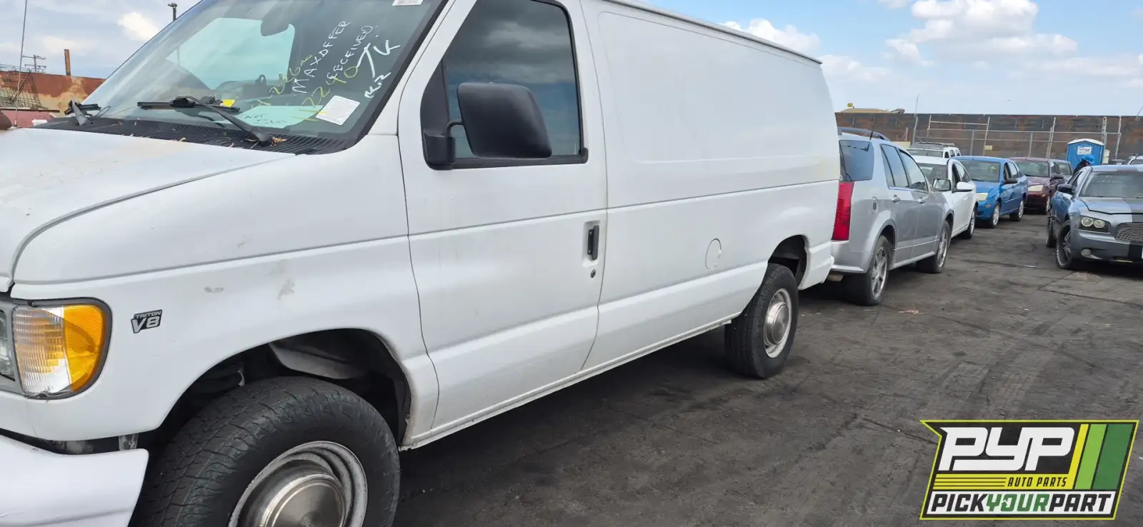 Photo of 1999 Ford E-350 Super Duty